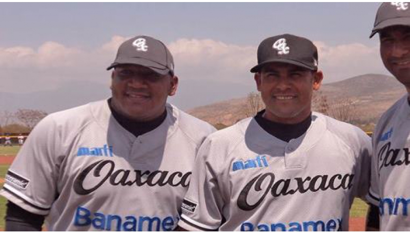 Edgar Martínez llegó a 20 holds