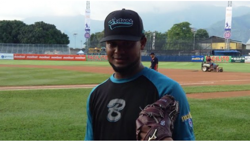 Manny Corpas entra en el roster por Hunter Morris