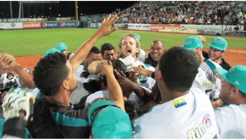 Bravos dejó en el terreno a Magallanes con batazo de Caleb Joseph