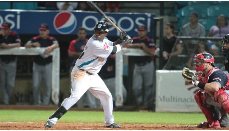 Junior Sosa dio tres hits en doble tanda
