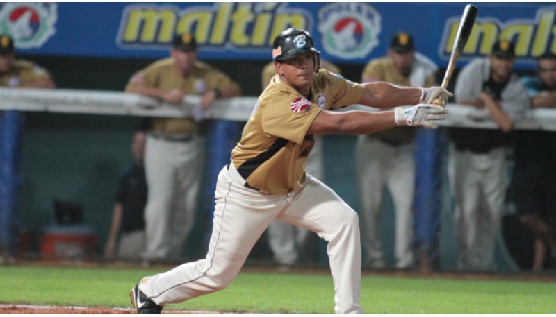 González bateó de 4-4 con dos empujadas
