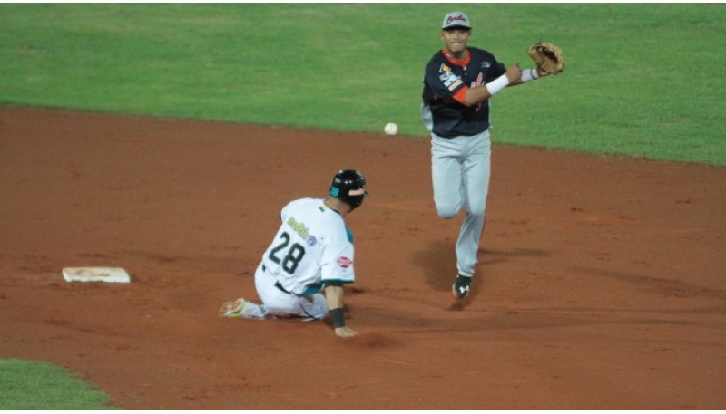Los Bravos sin suerte ante los Caribes
