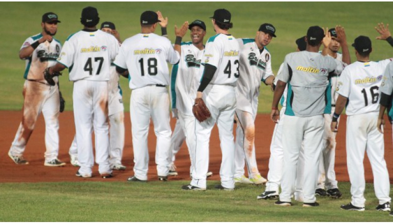 Los Bravos barrieron a los Tiburones