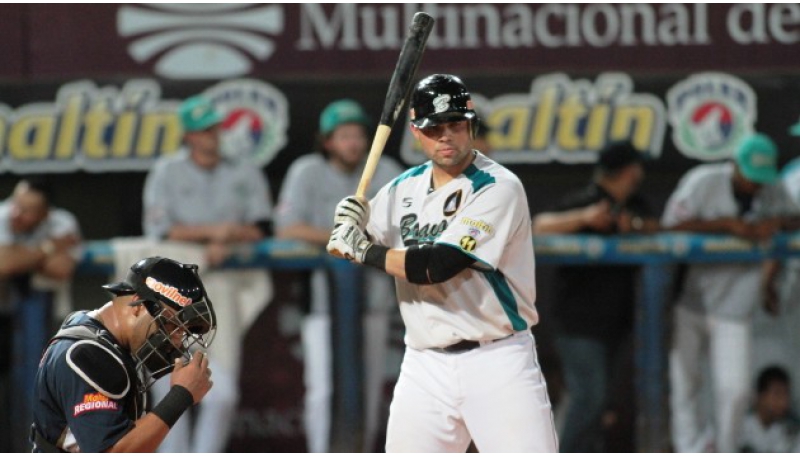 Manuel Piña conectó su 4to jonron