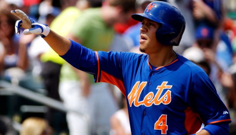 Flores dio jonrón, doble y empujó 3