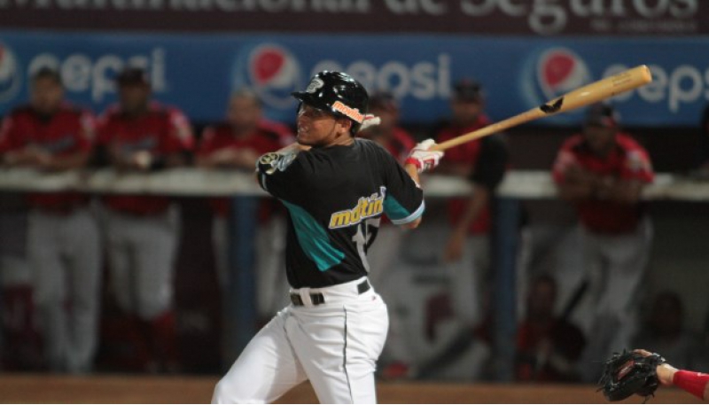 Breyvic Valera se fue de 4-2 con anotada