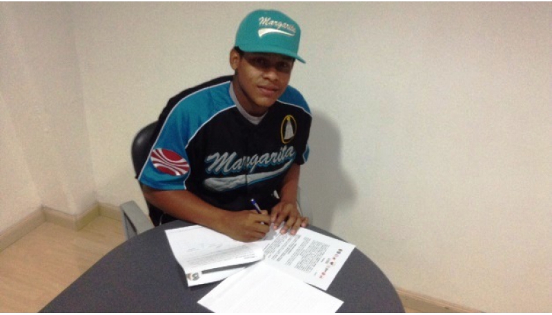 Los Bravos firmaron otro margariteño