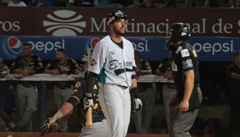 Los errores castigaron a los Bravos