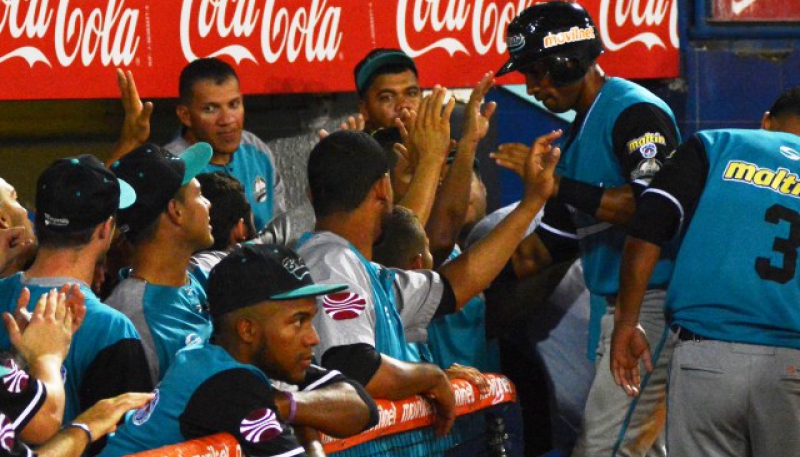 Los Bravos le ganaron 10-0 a los Tigres