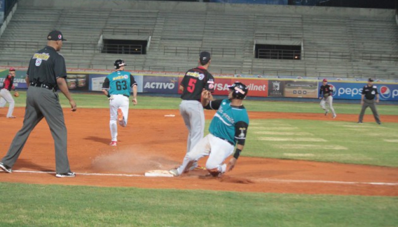 Los Bravos cayeron en extrainning