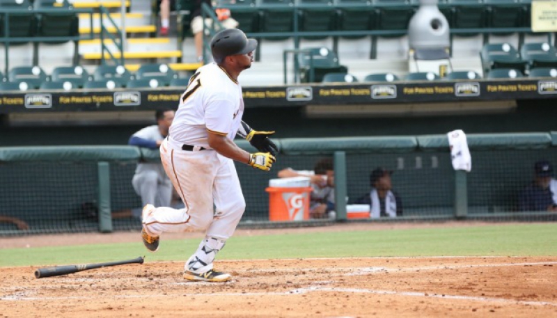 Elías Díaz dio jonrón y empujó cuatro