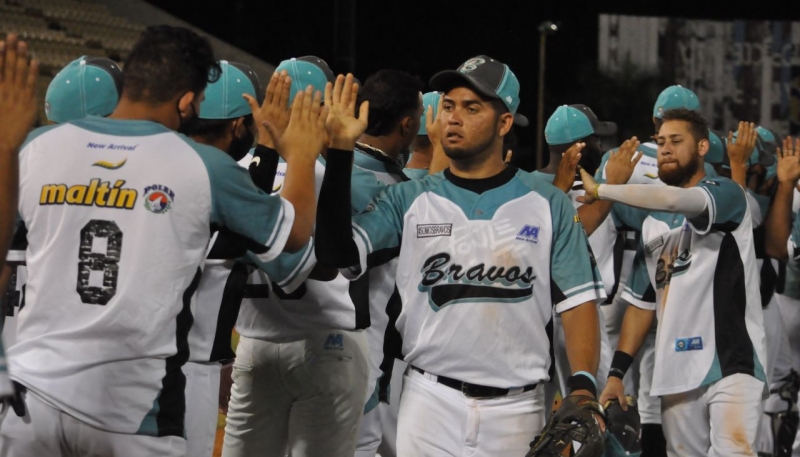 Bravos remontó, venció y superó centenar de carreras