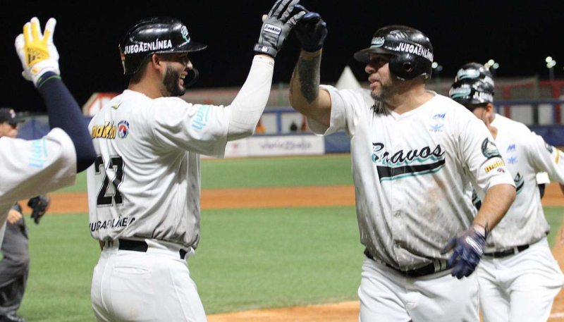 “EL TÍO FRANK” DIRIGIÓ RECITAL DE BATAZOS BRAVOS