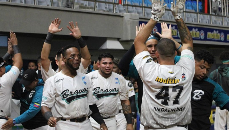 BRAVOS SENTENCIÓ A TIBURONES EN MACUTO