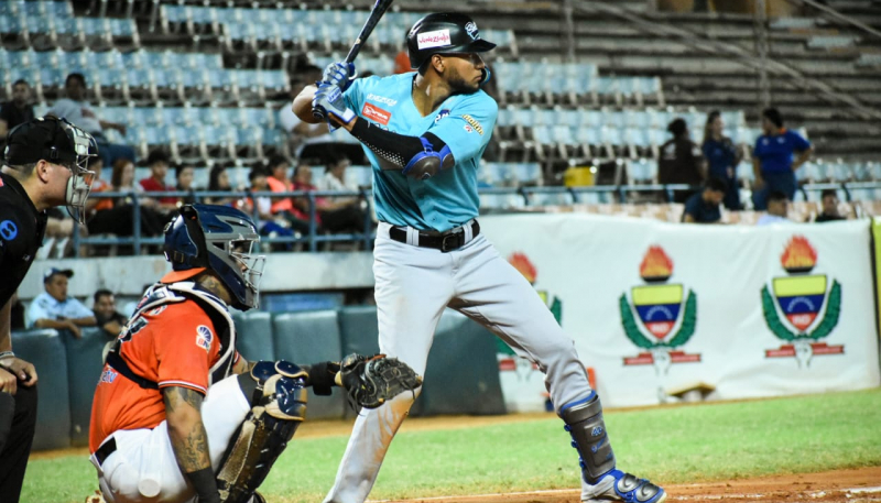 BRAVOS DIVIDIÓ SERIE EN MARACAIBO