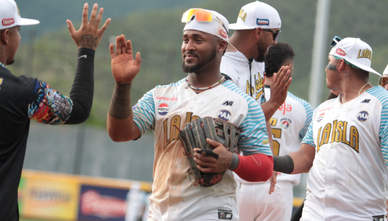 BRAVOS GANÓ SERIE PARTICULAR A TIBURONES