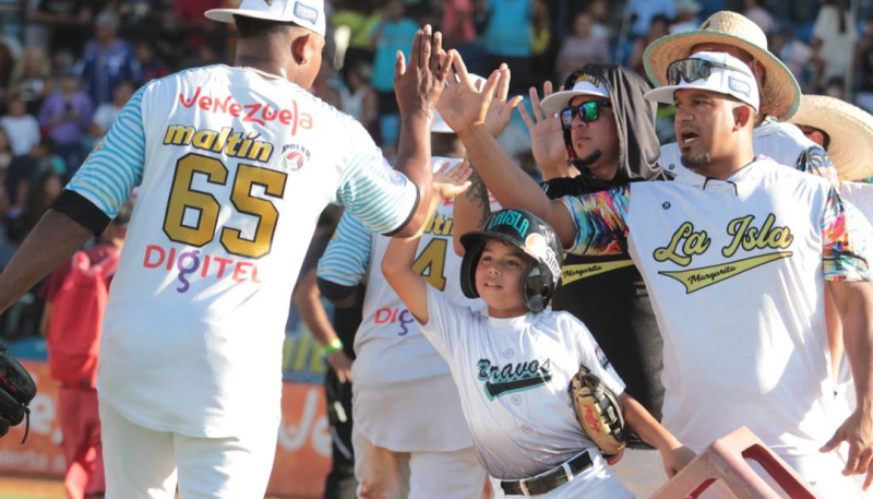 BRAVOS PESCÓ TIBURONES EN AGUAS MARGARITEÑAS