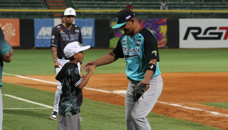 BRAVOS BARRE EN EL PUERTO Y HACE HISTORIA EN “ÚLTIMO BAILE” DEL “TICO” GONZÁLEZ