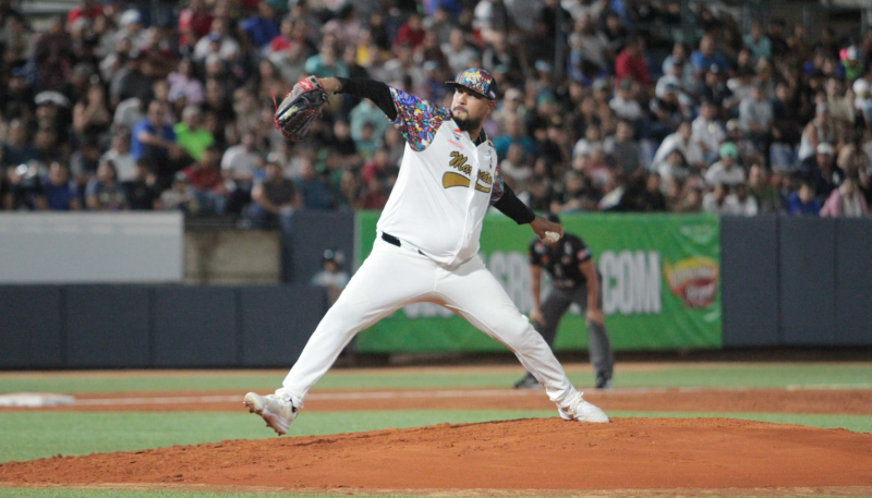 BRAVOS SILENCIÓ A CARDENALES Y LOS ALCANZÓ EN LA CIMA