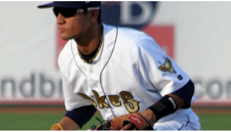 Aponte con dos hits