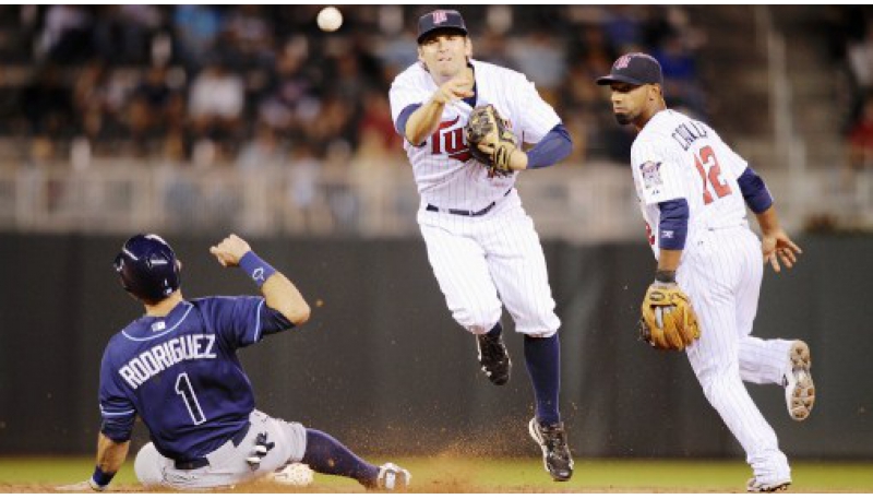 Brian Dozier en la segunda avanzada
